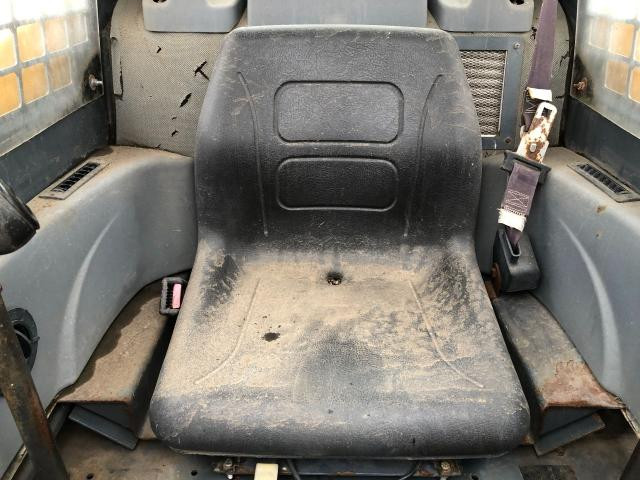 2006 Gehl 5640 Seat: P/N 184017