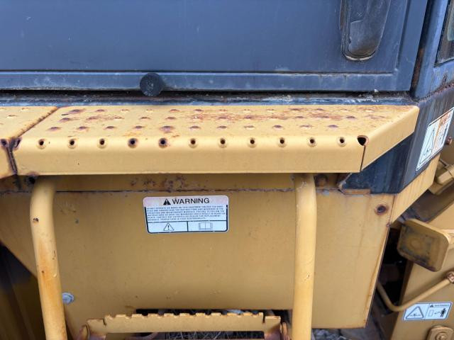 2008 Cat 924H Right Step: P/N 134-5215