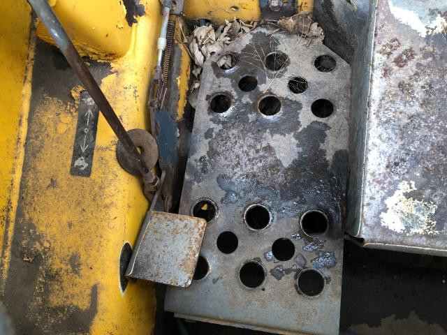 2006 Gehl 5640 Right Pedals: P/N 136134