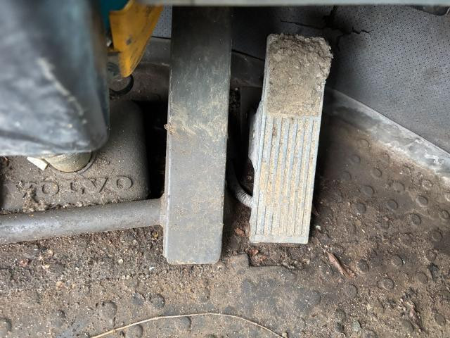 2006 Volvo L120E Pedals: P/N VOE 11005990