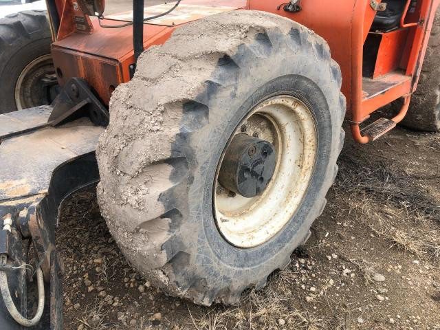 2002 Skytrak 10054 Left Tire And Rim: P/N 4520530