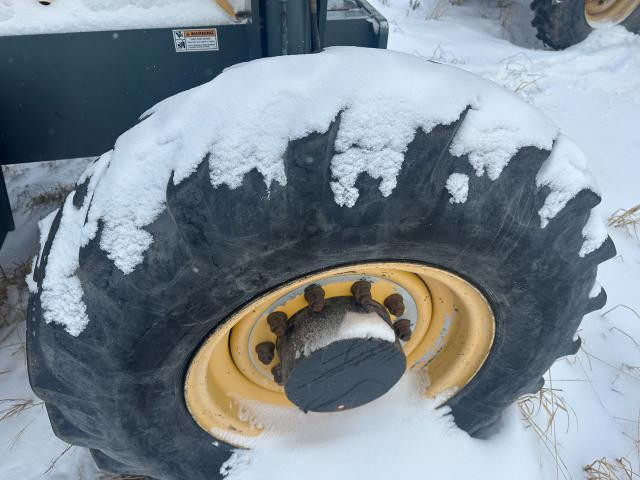 2008 Gehl RS6-42 Right Tire And Rim