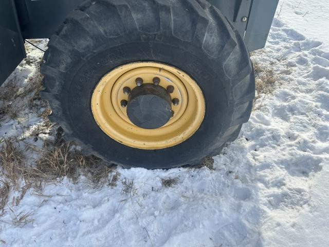 2008 Gehl RS6-42 Left Tire And Rim