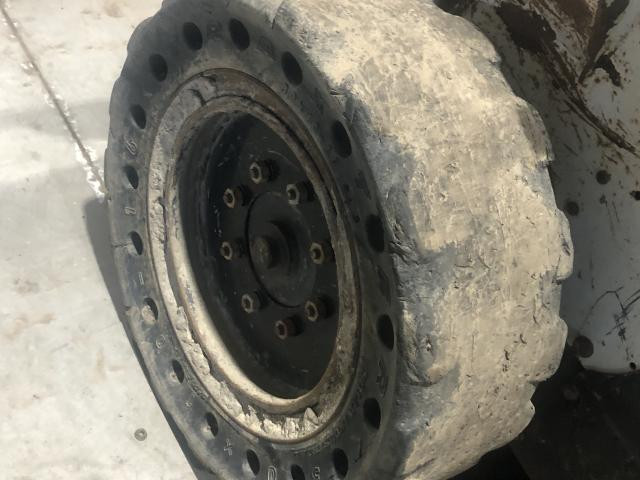 2016 Bobcat S510 Right Tire And Rim
