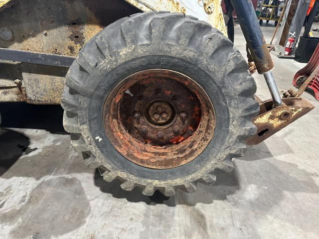 1999 Bobcat 873 Right Tires
