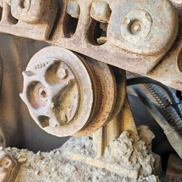 1995 Cat D4H Left Track Roller: P/N 9W-6174