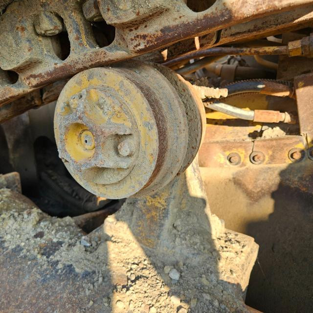 1995 Cat D4H Right Track Roller: P/N 9W-6174
