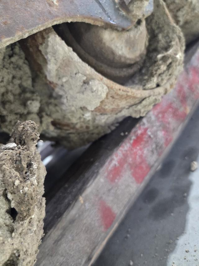 2016 Bobcat T650 Track Roller