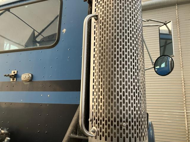 1990 International 9300 --inch Grab Handle