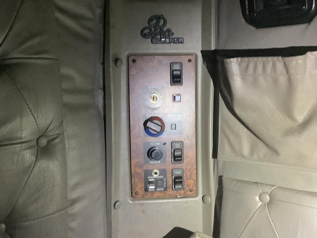 1999 International 9400 Control: Slpr Dome, Tv Vcr, Fridge, Volume, Headphones, Temp Controle, Blower