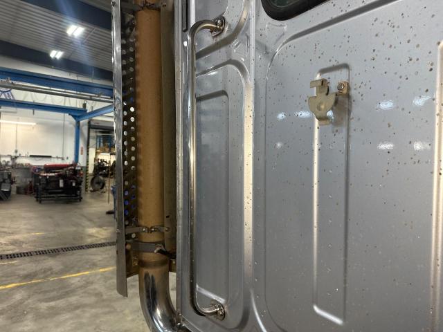 2011 Western Star Trucks 4900EX 36.25-inch Grab Handle