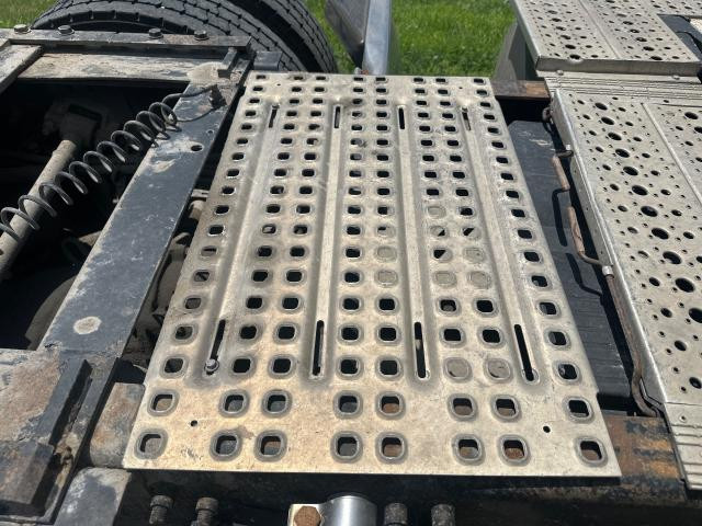 2003 Freightliner COLUMBIA 120 20.25-inch Deckplate