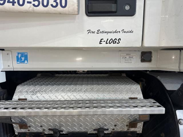 2014 Volvo VNL Left Cab, Exterior Cab Panel