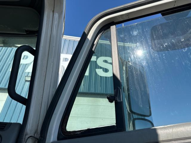 2006 Freightliner COLUMBIA 112 Right Door Vent Glass
