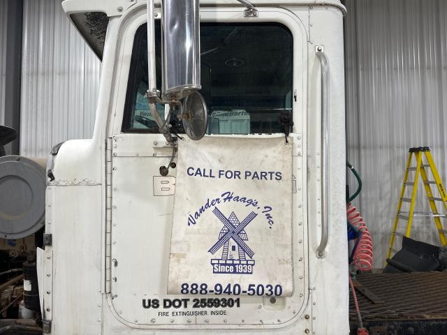 1986 International 9300 Left Door