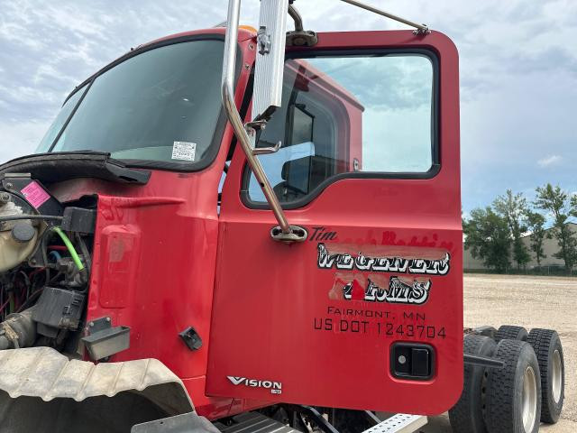 2006 Mack CXN Left Door