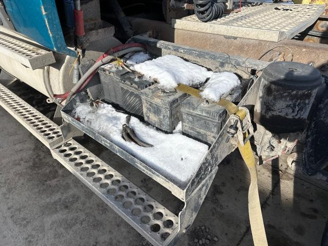 2005 Western Star Trucks 4900 Steel Battery Box | Length: 28.00 | Width: 31.0