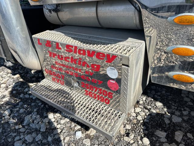 2009 Peterbilt 388 Right Tool Box