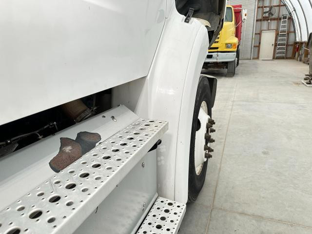 2015 Freightliner M2 112 Right White Extension Fiberglass Fender Extension (Hood): Does Not Include Bracket, Small Chips Along Front Edge