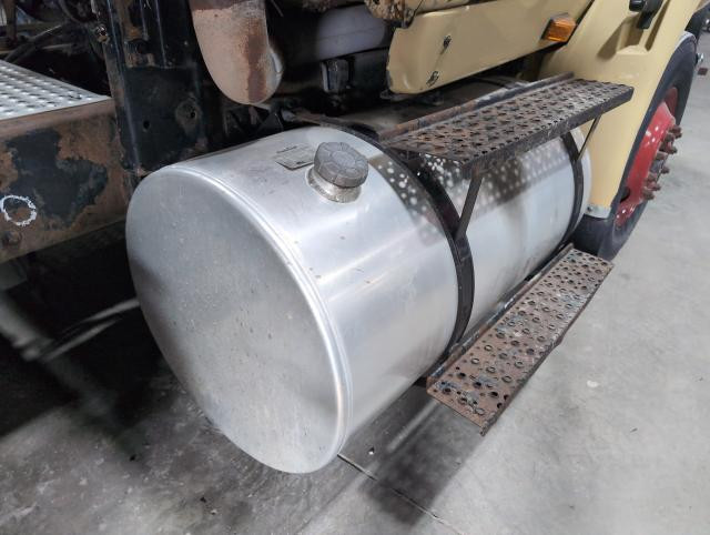 2005 International 8600 Right Fuel Tank