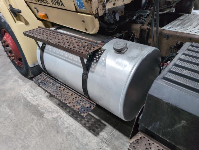 2005 International 8600 Left Fuel Tank