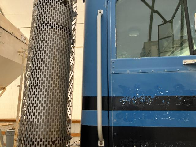 1990 International 9300 36-inch Grab Handle