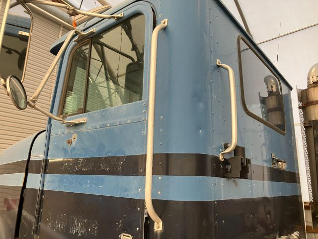 1990 International 9300 36-inch Grab Handle