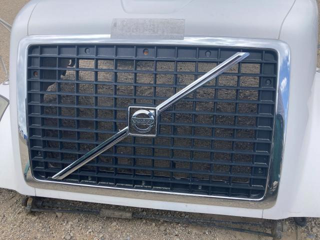 2007 Volvo VNL Grille