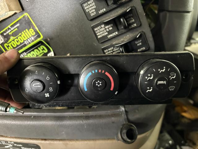 2016 Freightliner CASCADIA Heater & AC Temp Control: 3 Knobs, 3 Buttons
