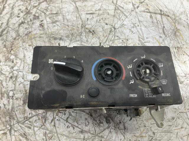 2006 Mack CXN Heater & AC Temp Control: 3 Knobs, 2 Buttons, Does Not Include 2 Knobs