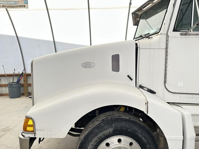 Hood, 1999 Peterbilt 377 : White