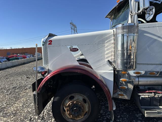 Hood, 2009 Peterbilt 388 : White