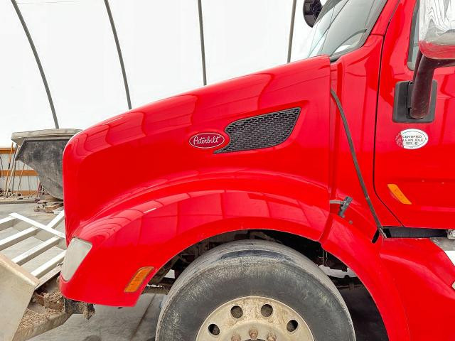 Hood, 2016 Peterbilt 579 : Red