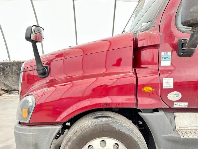 Hood, 2016 Freightliner CASCADIA : Maroon