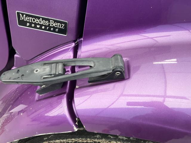 2010 Freightliner M2 106 Right Latch