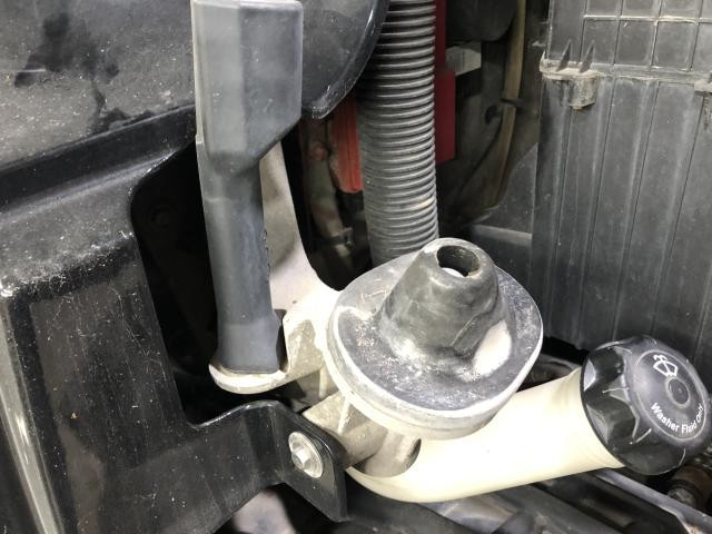 2018 Freightliner CASCADIA Right Hood Rest