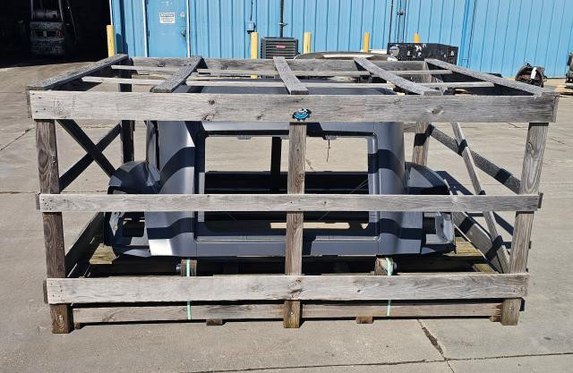 Hood, Volvo VNL : Unpainted