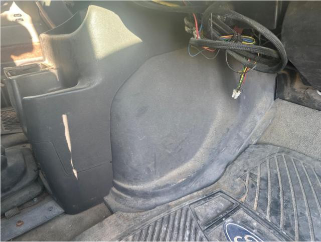 2000 Sterling A9513 Interior, Doghouse