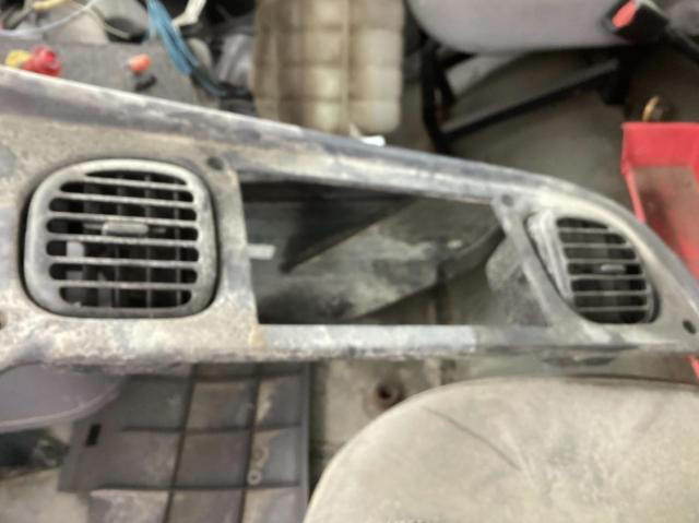 2007 Freightliner M2 106 Complete Set Of Dash Vents
