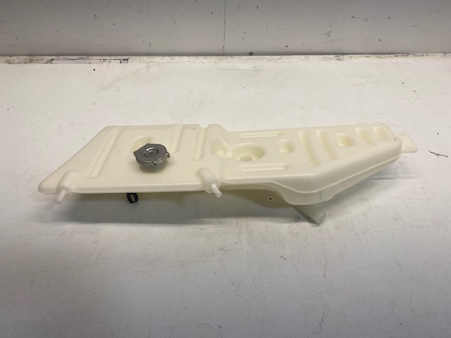 Ford F600 Coolant Reservoir Radiator Coolant Reservoir Tank For Ford F600 F700 F800 1994-1999 | F5HZ8A080AA Replacement Ford F600 Coolant Reservoir Replacement