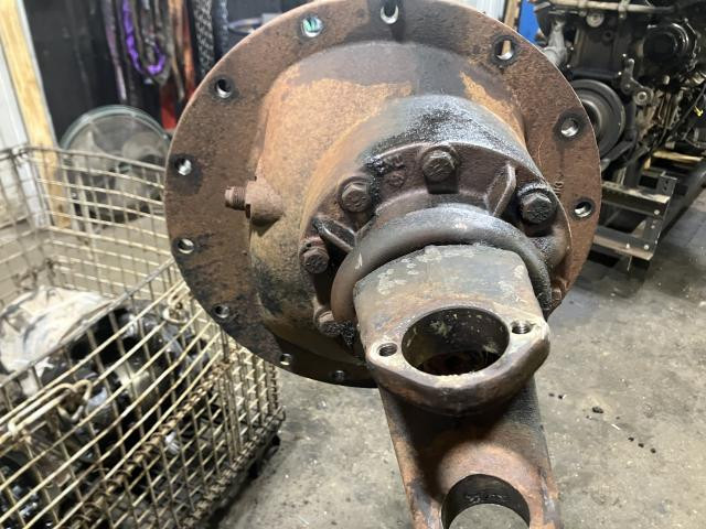 Meritor SQ100 Rear Differential/Carrier | Ratio: 3.70 | Cast# 3200m1313