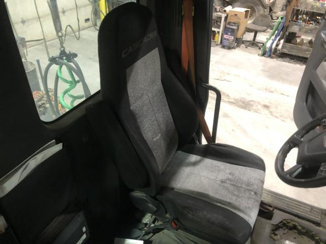 2018 Freightliner CASCADIA Left Seat, Air Ride