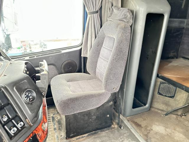 1999 Volvo VNL Right Seat, Non-Suspension