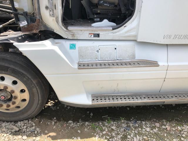 2005 Freightliner C120 CENTURY Left White Chassis Fairing | Length: 68  | Wheelbase: 230