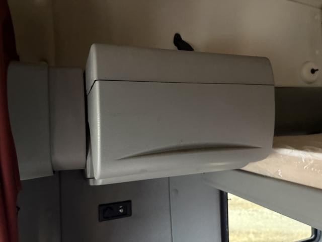 2008 International PROSTAR Right Cabinets