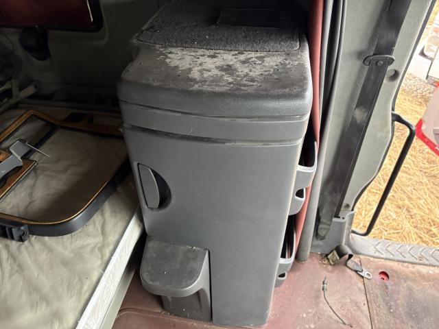 2008 International PROSTAR Right Cabinets