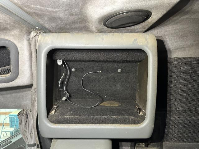 1999 Volvo VNL Right Cabinets