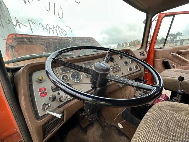 1992 Ford LT9000 Dash Assembly
