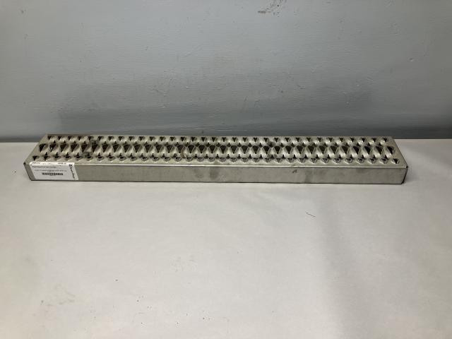 2003 Peterbilt 387 33-inch Step: P/N 11-03942 0850