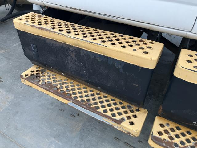 2005 Gmc C7500 37-inch Step